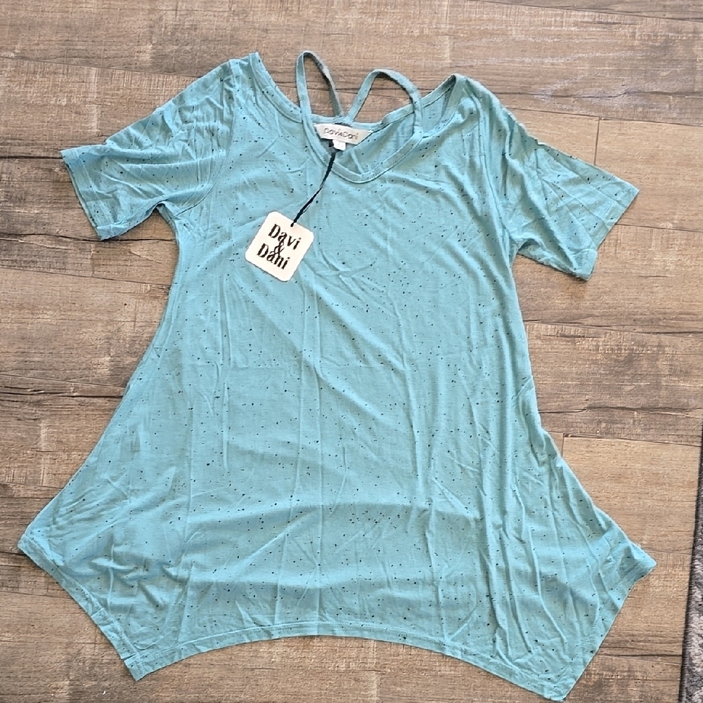 Davi And Dani Women's Blue Tunic Top Size Small.  NWT